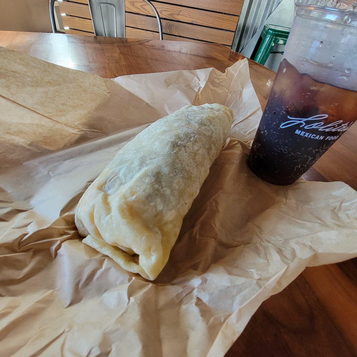 Hook104's tweet photo. @Pooch3255 favorite food when I'm on vacation in San Diego https://t.co/xvG5cgDG3R