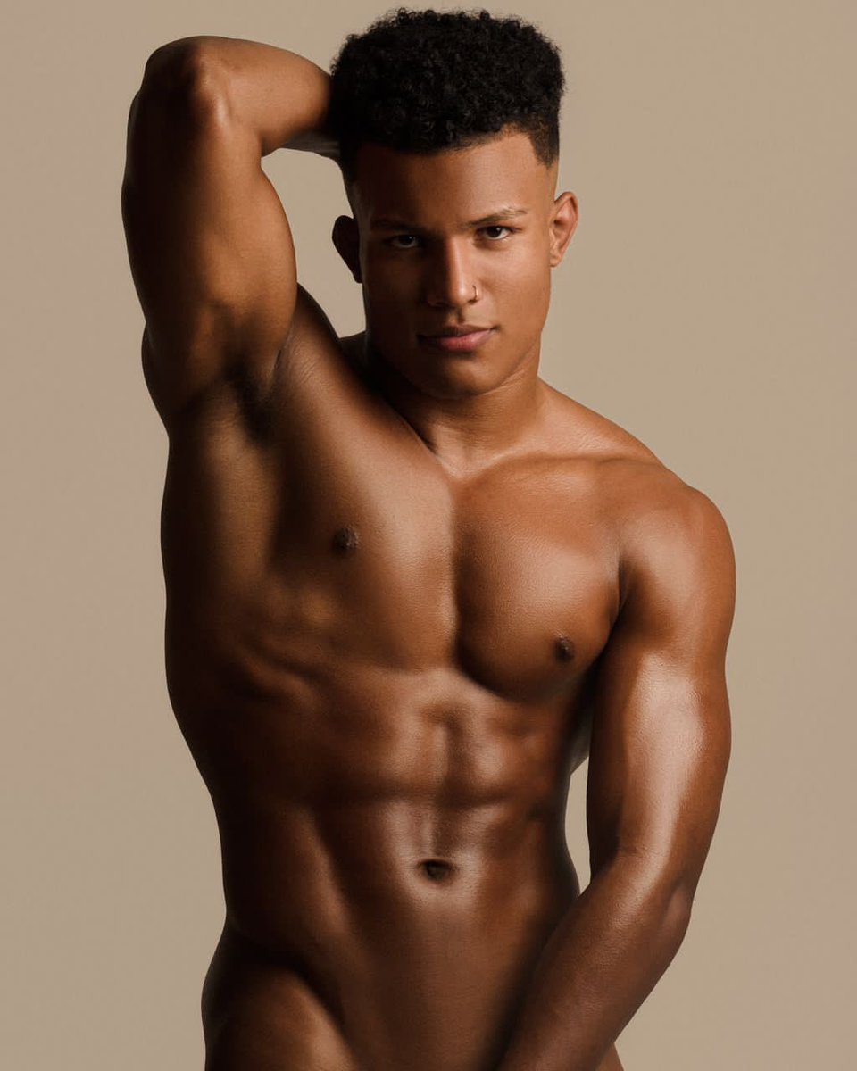 harryduno1's tweet photo. Alguien pidió chocolate? 
Una sesión Chango. 🔥 https://t.co/2x4dnhUN57