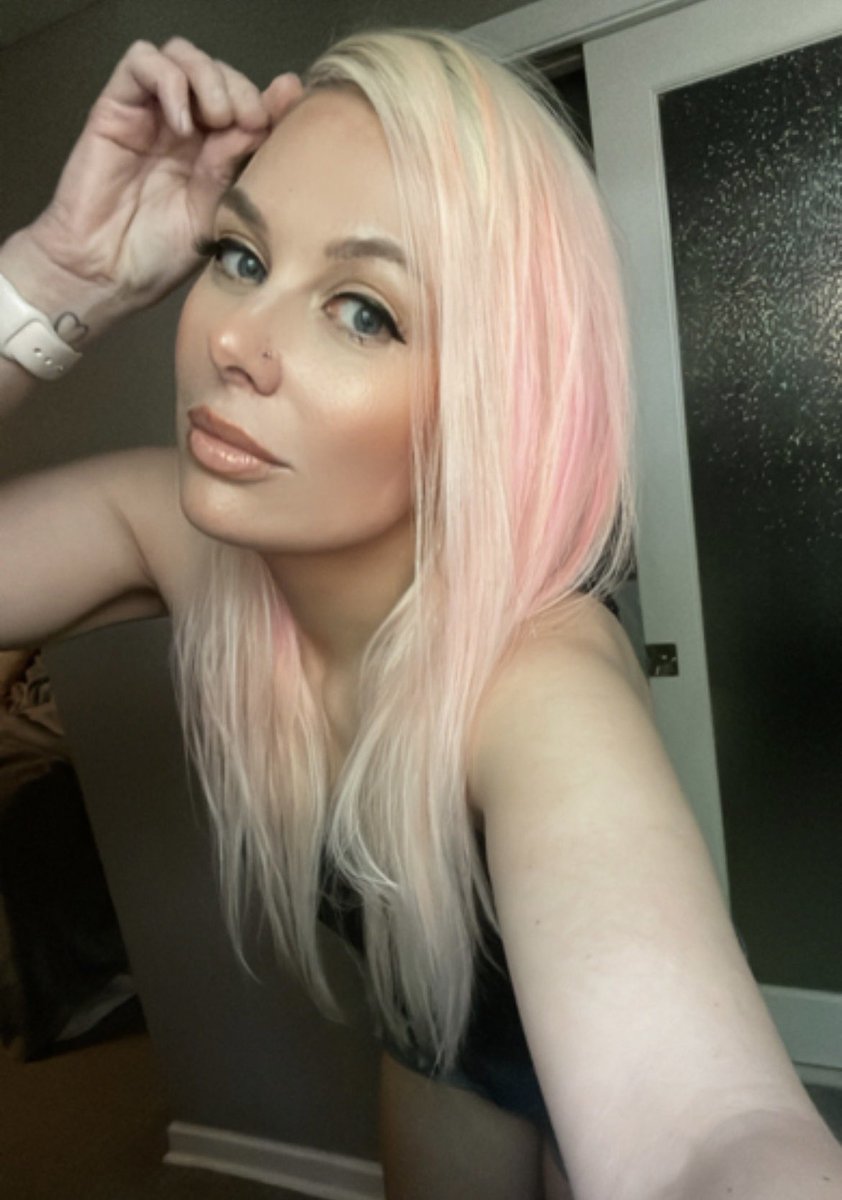 hushnowbbybby's tweet photo. I’m still fine asl and dope af btw, just in case anyone’s looking for a pink haired weirdo who will alternate between extreme affection and complete alienation at unpredictable intervals 🤡 #pinkhair #nerdbitch #gamergirlstupidfilterboycott https://t.co/j0wFSfLgTO