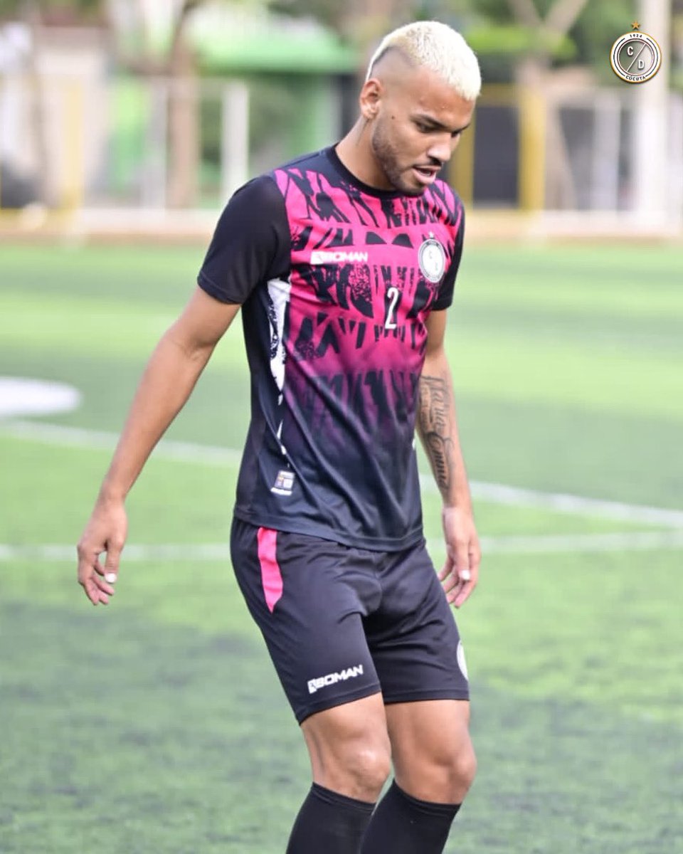 Cucutaoficial's tweet photo. Jornada de entrenamiento previa al partido frente a Deportes Quindío, por la segunda fase de la Copa Betplay.❤️🖤

#nuestrahistoriacontinu https://t.co/jsRMEDIlNq