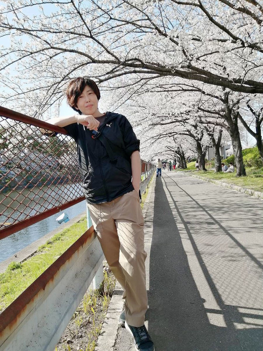 KaigoSoul's tweet photo. ようやくお花見に連れて行くことが出来ました
皆さま喜んでくれて本当に良かった

これからどんどん色んなところ一緒に行こうね

写真はなぜかスタッフがピンで写真撮ってくれたのでちょいとカッコつけてみる

#デイサービス
#介護
#介護魂 https://t.co/H0MMstXNzm