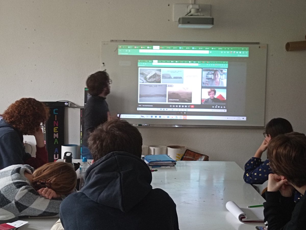 MICHELEva12's tweet photo. #workinprogress 
Journée entière avec @ManuelMontea pour la réalisation d'un #documentaire avec l'ANA. 
Découverte de l'univers du réalisateur et présentation de #pitch, échanges et choix collectif : Comment parler du #racisme ? @AcAmiens
@draeac_hdf @AmiensArtsPla  #EAC https://t.co/W52HFBl6yy