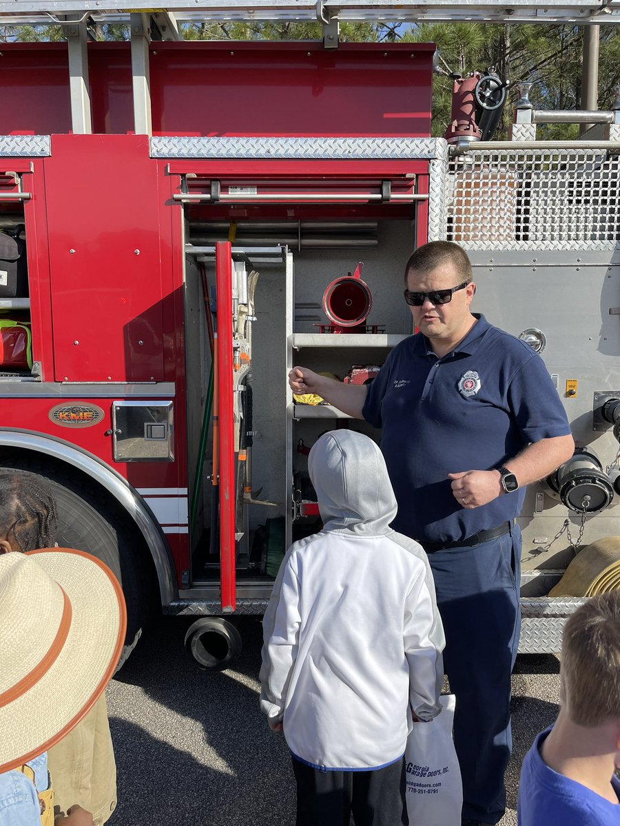 DrakeGes's tweet photo. @Glanton_Gators celebrated Career Day today https://t.co/QQ9exDrrLq