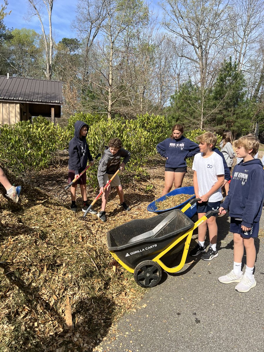 campbellMVPS's tweet photo. G6 students making an impact at #bigtreesnaturepreserve during our #weekofimpact @TheMVSchool #mvmiddle https://t.co/9oMjNpibAR
