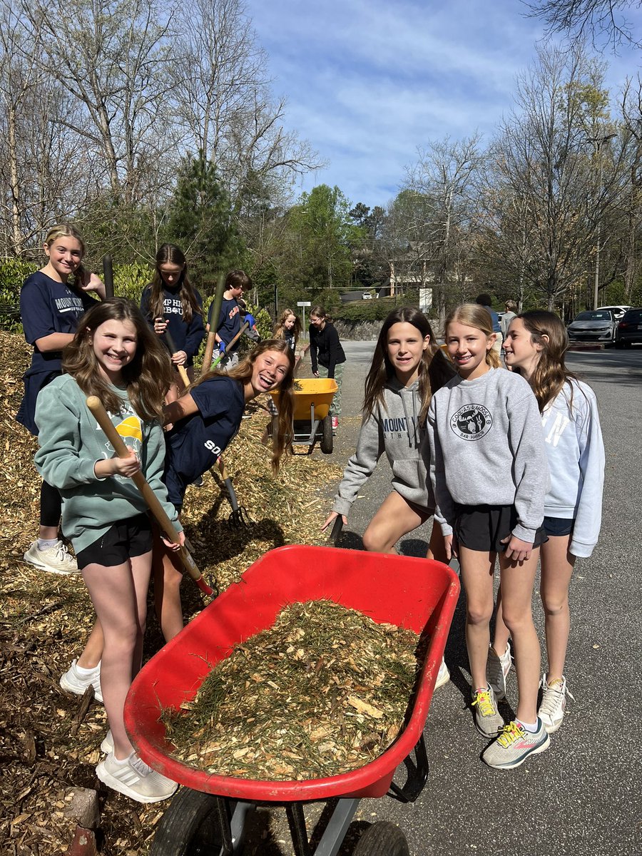 campbellMVPS's tweet photo. G6 students making an impact at #bigtreesnaturepreserve during our #weekofimpact @TheMVSchool #mvmiddle https://t.co/9oMjNpibAR