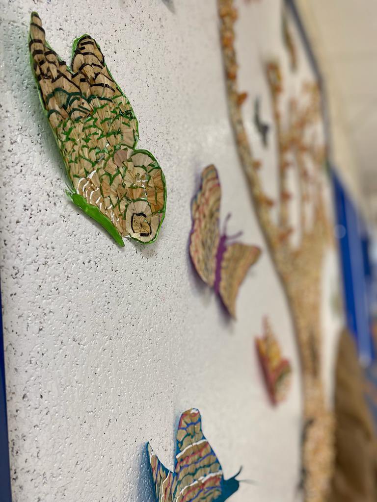 EastHill_EMSB's tweet photo. SPOTLIGHT: From pencil shavings to butterflies 🦋
Grades 4, 5 and 6 daycare students created this wonderful collaborative spring art project using pencil crayon shavings ! 🤩
#teamwork #easthillproud #emsbbase https://t.co/bpTmDKSjFK