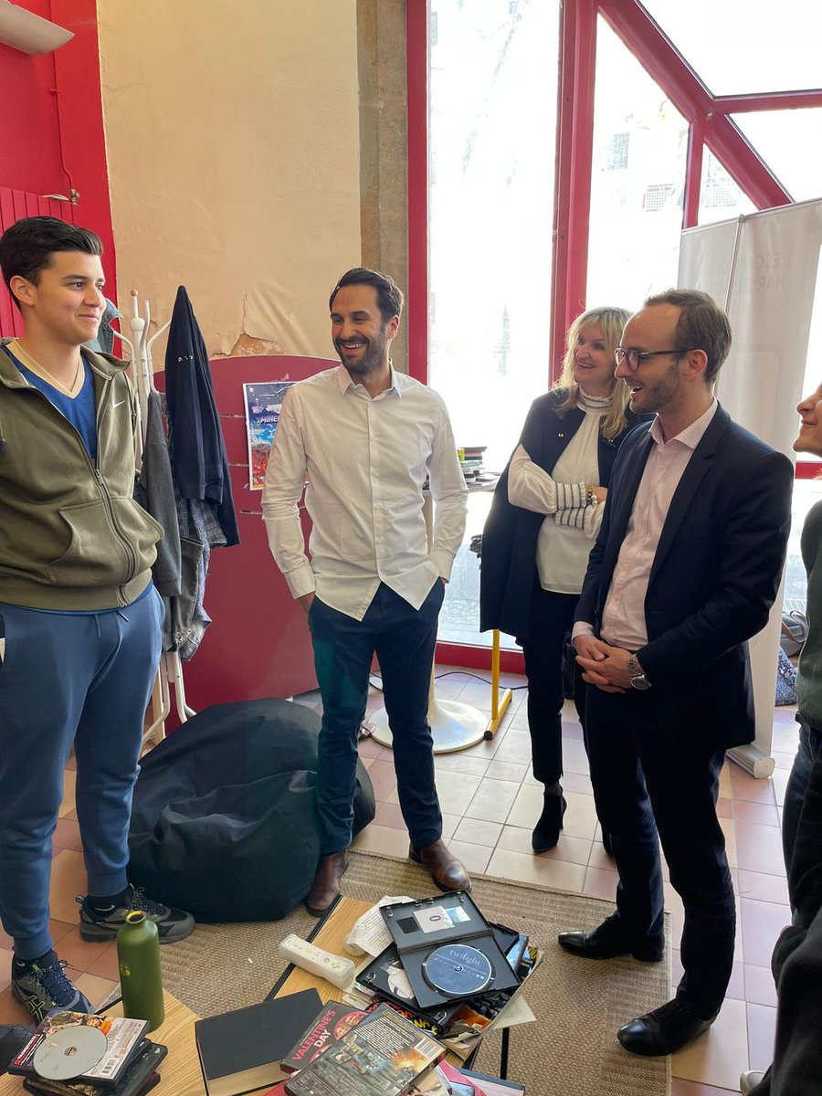 EstLGADDICTION's tweet photo. 💬 Escape game #harcelement et #CyberHarcelement au Lycée Périer à #Marseille !
📚 En présence du Vice-Président de @MaRégionSud, @LudovicPerney, les élèves de son ancien lycée se mobilisent pour le bien-être de chacun au sein de l'établissement ! https://t.co/sNIWqWoZue