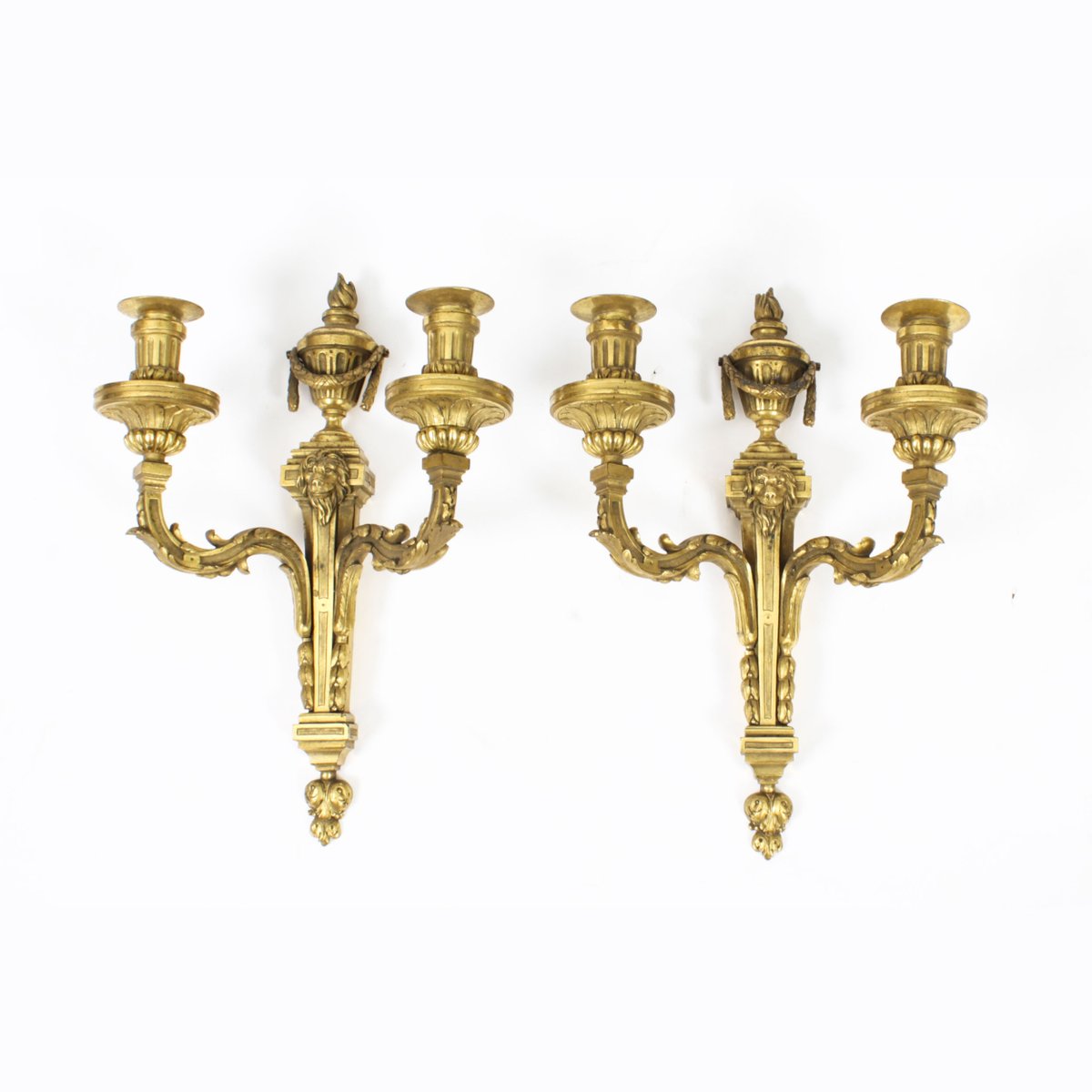 Regent_Antiques's tweet image. We are pleased to offer a wide range of highly decorative and functional #antique #lighting. Our selection is carefully chosen to include examples of small table lamps, #candelabra, #chandeliers and floor #lamps to suit all rooms and requirements.

regentantiques.com/category/antiq…