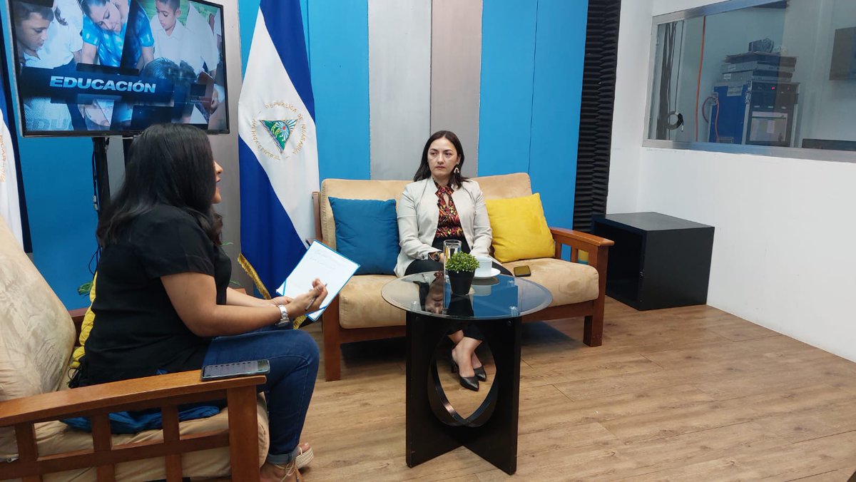 MarenaNicaragua's tweet image. La Cra. Heyddy Calderón, Ministra del #MARENA, brindó toda la información relacionada al Mapa Interactivo de nuestros Patrimonios Naturales, durante entrevista realizada por la Cra. Karen Erazo, Presentadora del programa Desde el Parlamento.
#MapaInteractivo
#AmorAlaMadreTierra