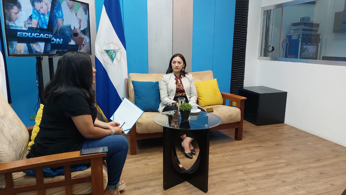 MarenaNicaragua's tweet image. La Cra. Heyddy Calderón, Ministra del #MARENA, brindó toda la información relacionada al Mapa Interactivo de nuestros Patrimonios Naturales, durante entrevista realizada por la Cra. Karen Erazo, Presentadora del programa Desde el Parlamento.
#MapaInteractivo
#AmorAlaMadreTierra