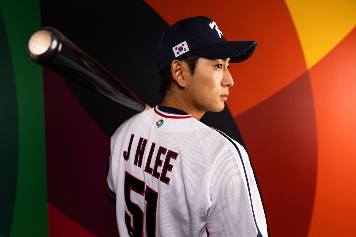 Top 10 2023 WBC International “Prospects” per <a href="/BaseballAmerica/">Baseball America</a>: 

1.  🇯🇵Roki Sasaki
2. 🇯🇵Yoshinobu Yamamoto
3. 🇯🇵Munetaka Murakami
4. 🇰🇷Lee Jung-hoo
5. 🇨🇺Liván Moinelo
6. 🇨🇺Raidel Martínez
7.  🇰🇷Kang Baek-ho
8. 🇨🇺Yariel Rodríguez
9. 🇰🇷Kim Hye-seong
10.🇦🇺Mitch Neunborn