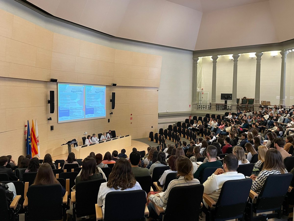 UDMAFICclinic's tweet photo. Avui hem fet la jornada presencial de portes obertes, en què hem rebut els futurs residents interessants en l’Atenció Familiar i Comunitària.
Han conegut la nostra unitat docent, han compartit experiències amb tutors i residents, i han visitat el CAP Casanova.
#MIR23 #IIR23 https://t.co/CWzmrIFp5J