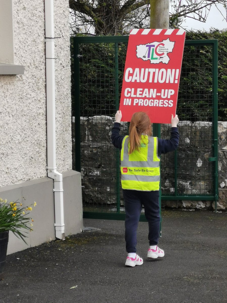 BulgadenN's tweet photo. Hard at work today for @TLC_Limerick cleaning up in the area around our school in Bulgaden. Well done everyone👏👏Don't forget TLC8 on Good Friday 7th April. https://t.co/Dc1lIEF2kj