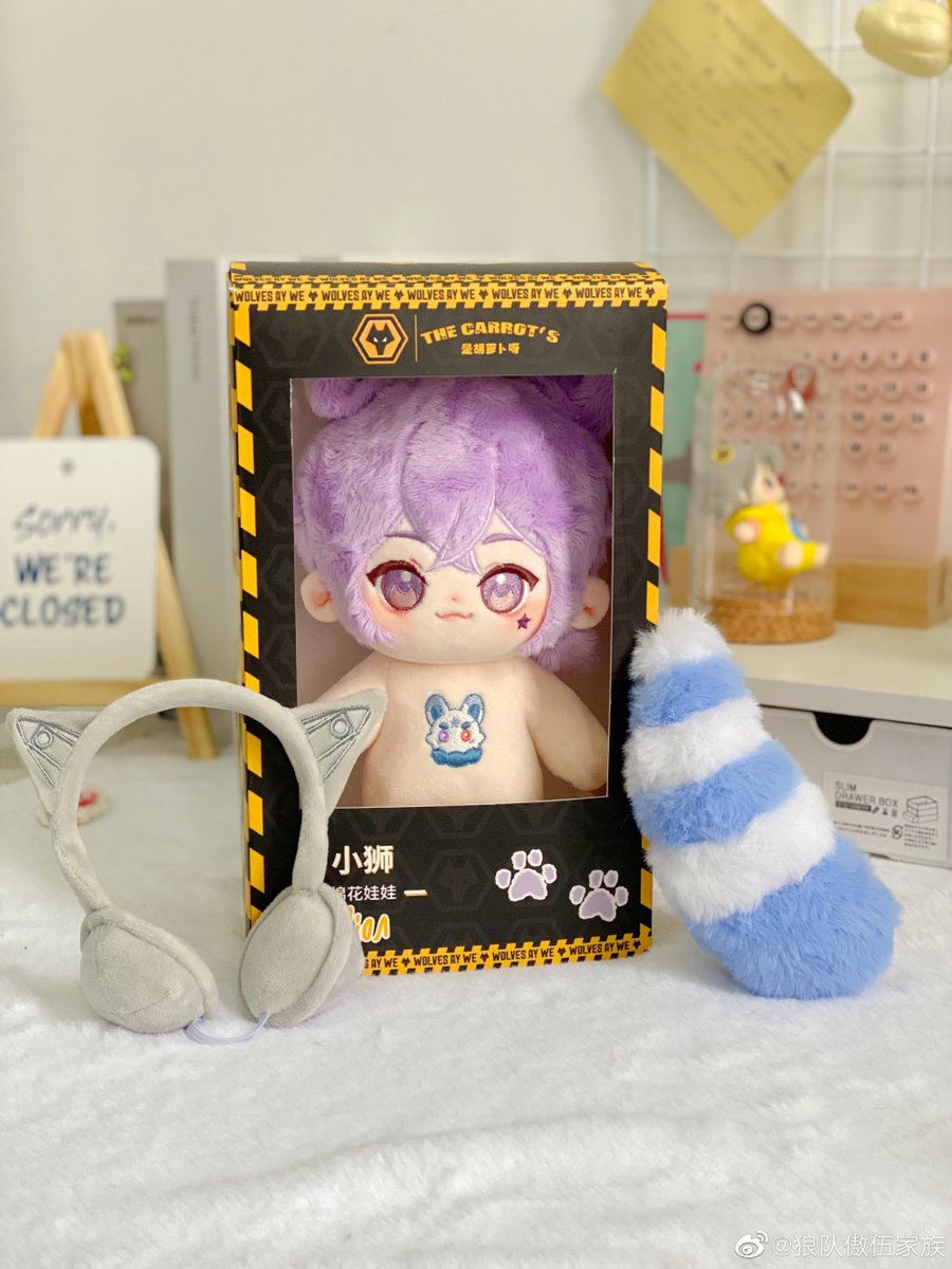 WolvesIDV_Intl's tweet photo. #Wolves_lion's Character Doll is here!! The doll has 3 sets of outfits: the haori suit, team uniform and pyjamas. Lion's exclusive headphone is also included &amp; can be removed 🎧 The ears are magnetic, aren't they cute~ 

🗓️ 30th March (tomorrow)
 📍 https://t.co/IE6dOCzZx1

(1/2) https://t.co/fYohduh9tW