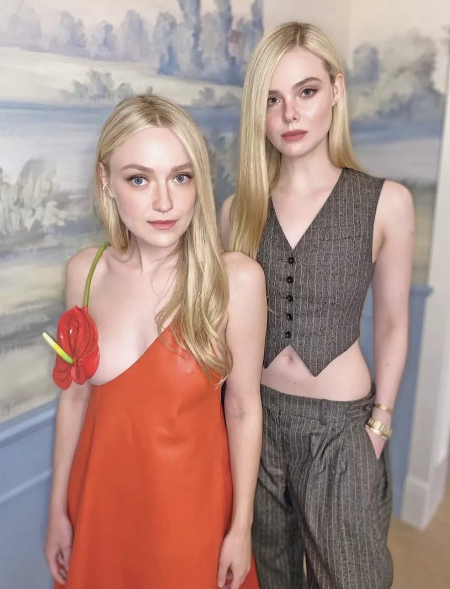 CelebPostings's tweet photo. Dakota, and Elle Fanning https://t.co/dNcopEFN5M