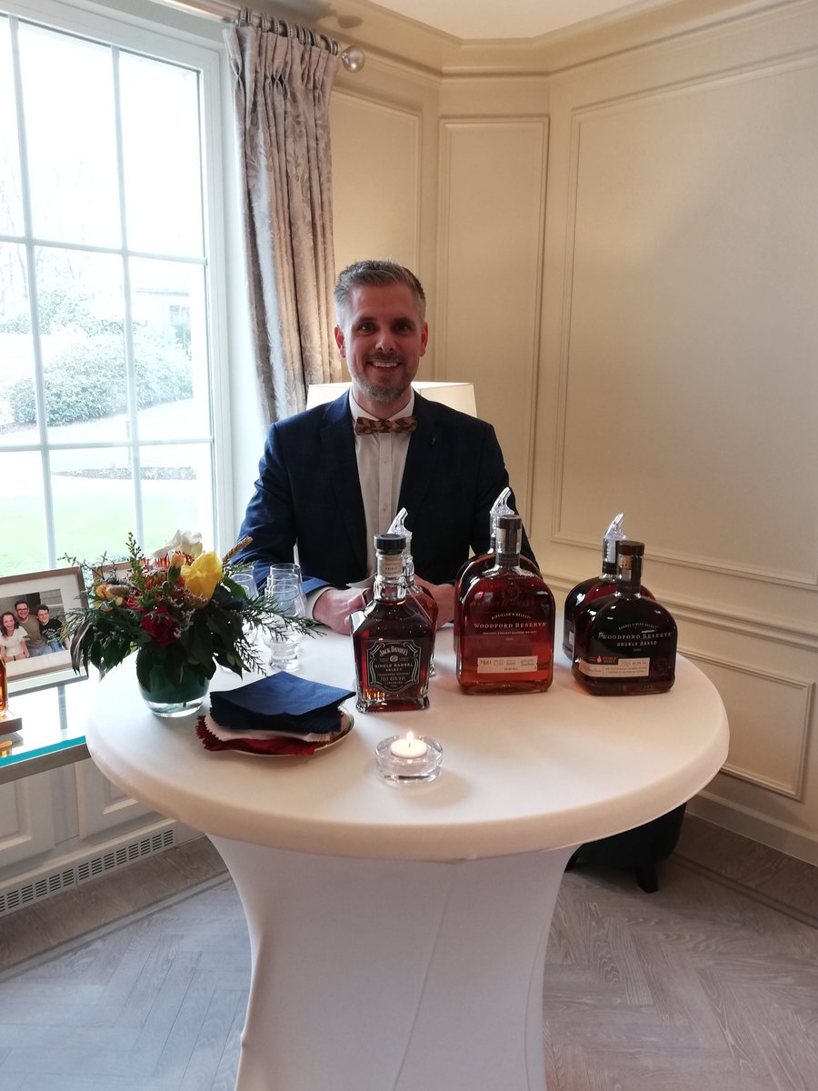 spiritsEUROPE's tweet image. Meeting with our colleagues from @DistilledSpirit to celebrate the removal of tariffs. An opportunity to discover the great variety of American whiskies together with officials from the US Embassy. #ToastsNotTariffs