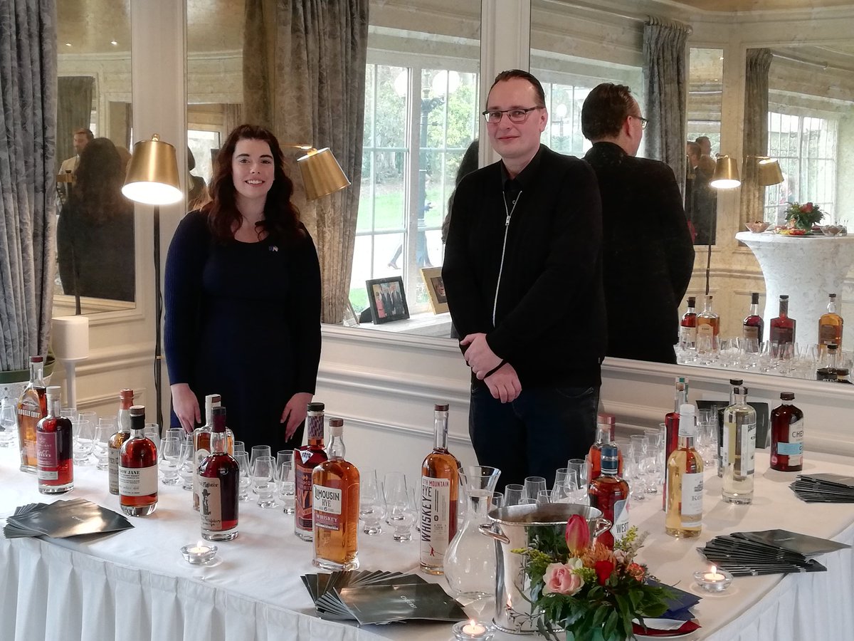 spiritsEUROPE's tweet image. Meeting with our colleagues from @DistilledSpirit to celebrate the removal of tariffs. An opportunity to discover the great variety of American whiskies together with officials from the US Embassy. #ToastsNotTariffs