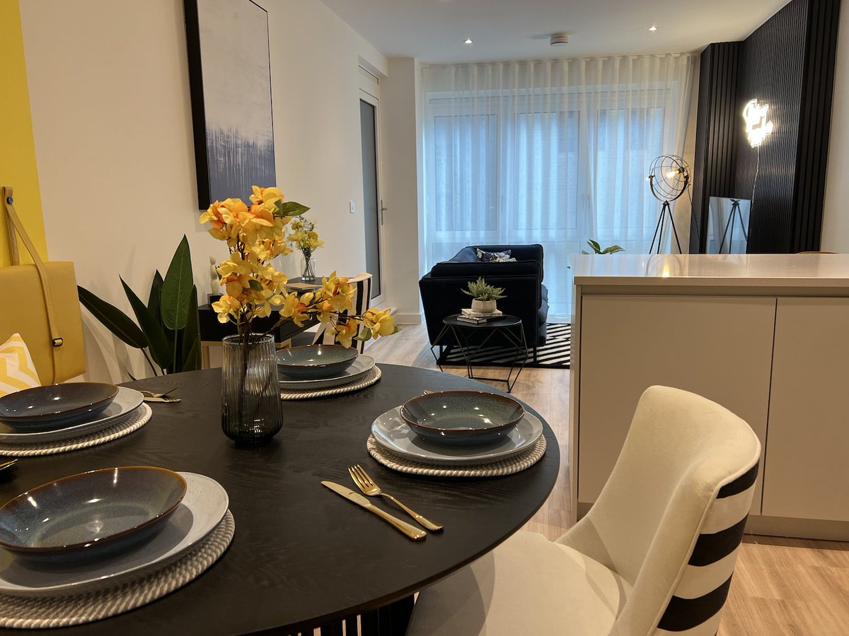 One thing that we love about our #CornerPlace homes is their open-plan living spaces ❤️

Not only are these multi-purpose rooms full of light, and fitted with luxury vinyl flooring, but they are also brimming with decorating potential 🙌

Find out more: bit.ly/SScplce