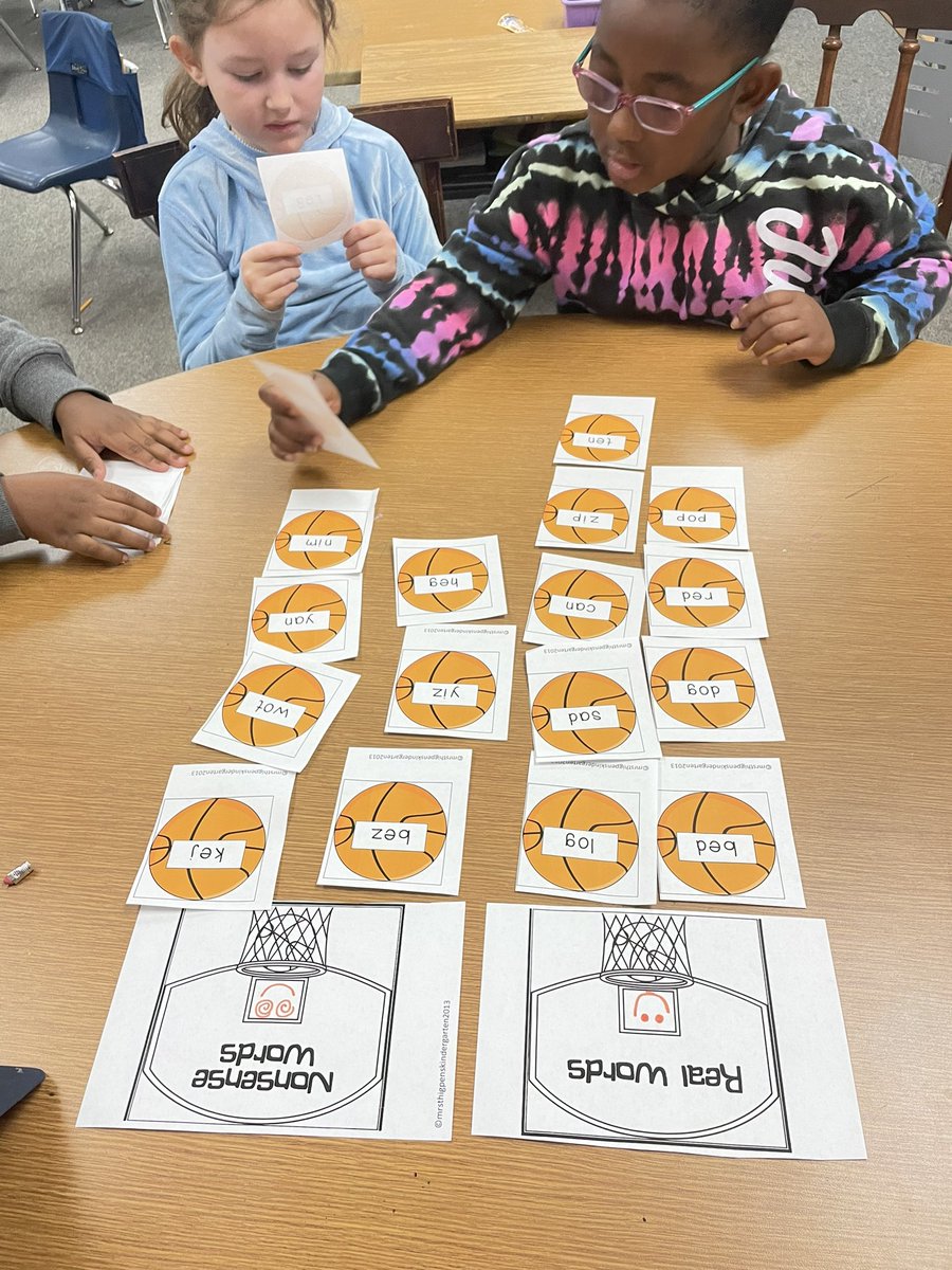 msrachelours's tweet photo. We’re working on some basketball themed word sorts during literacy centers to end March Madness! 🏀#MarchMadness #SoaringSteadhamStyle https://t.co/vyCVv4Z6re