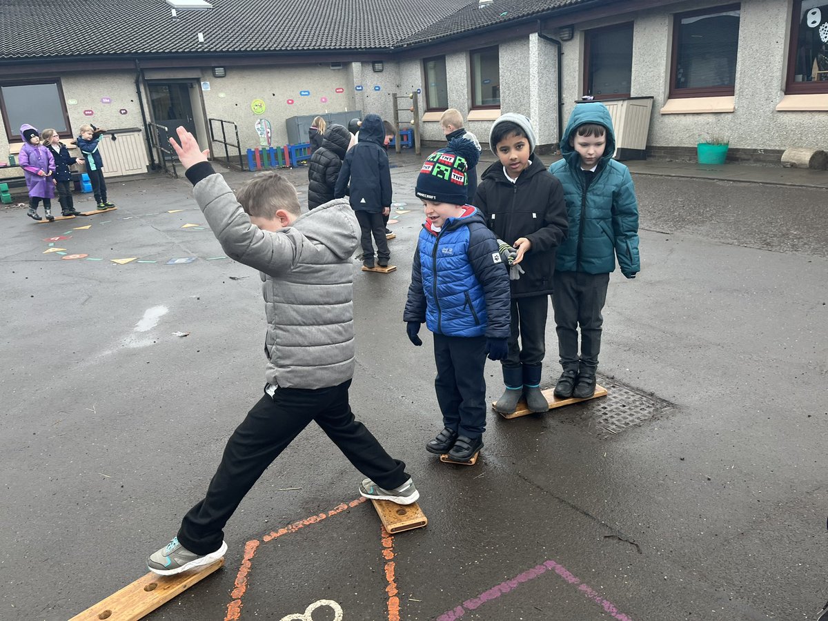 Carmondean PS tweet media