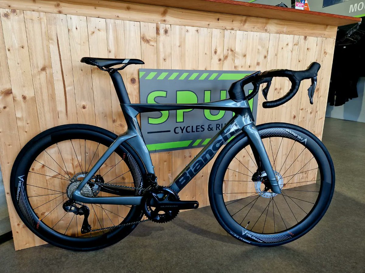 SPUNCycles's tweet image. The new Bianchi Oltre Ultegra Di2 12 Speed have landed!! 

Wow!!! 😍😍

#bianchi #oltre #bianchibikes #spuncycles