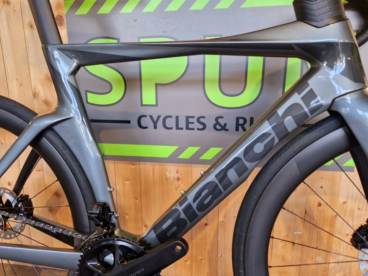 SPUNCycles's tweet image. The new Bianchi Oltre Ultegra Di2 12 Speed have landed!! 

Wow!!! 😍😍

#bianchi #oltre #bianchibikes #spuncycles