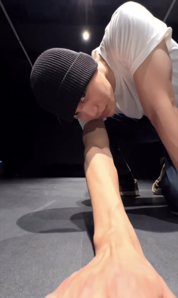 kokokbop's tweet photo. SEHUN AND KAI 🥹💛🧡🔥 https://t.co/bW9rFqtXBe