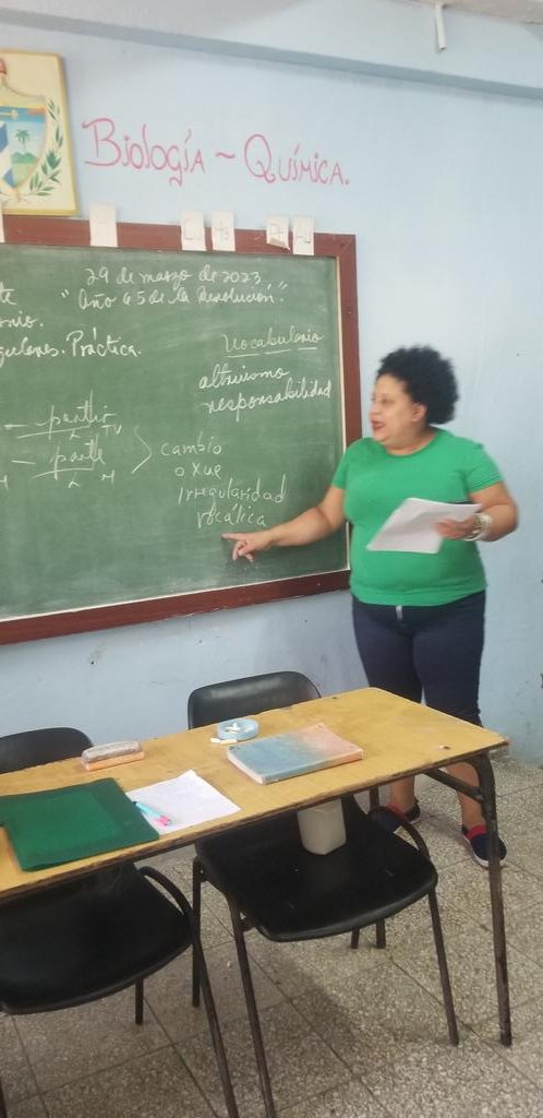 SBAlbertoFerna1's tweet photo. Se desarrolla en nuestra institución la preparación metodológica de español literatura un excelente intercambio de saberes.@dpestgo @RaulSamon @colas_nelvis @AdolisVelazquez https://t.co/QwCXkwMDPf