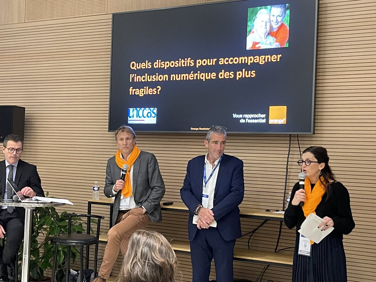 Très fière de porter les sujets de l’inclusion numérique d’Orange pour le #CongresUnccas à Bourges. #CoupDePouce #OrangeDigitalCenter 
#AteliersNumériques