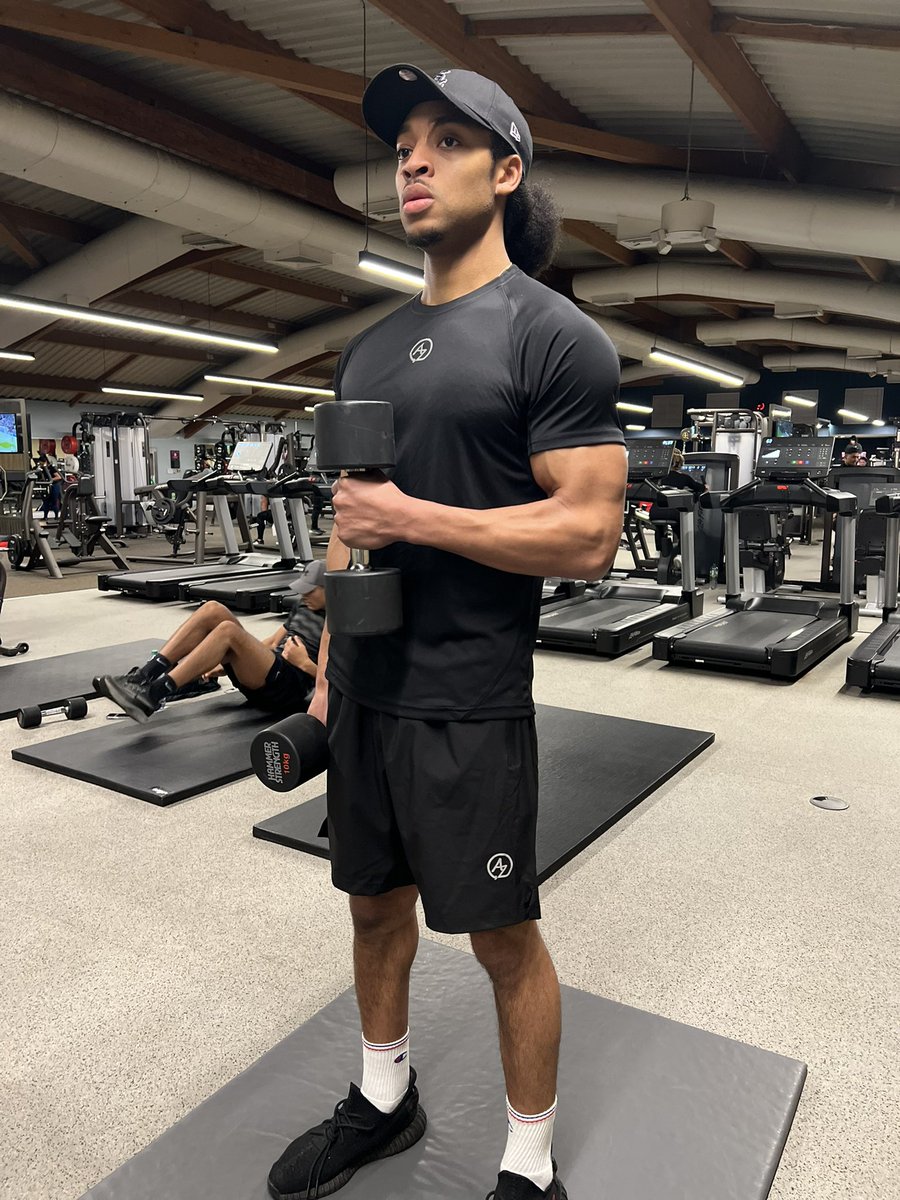 D1Leboss's tweet photo. https://t.co/SplyWJMM0d 🏋🏿‍♂️ https://t.co/zbB3VsVOkR