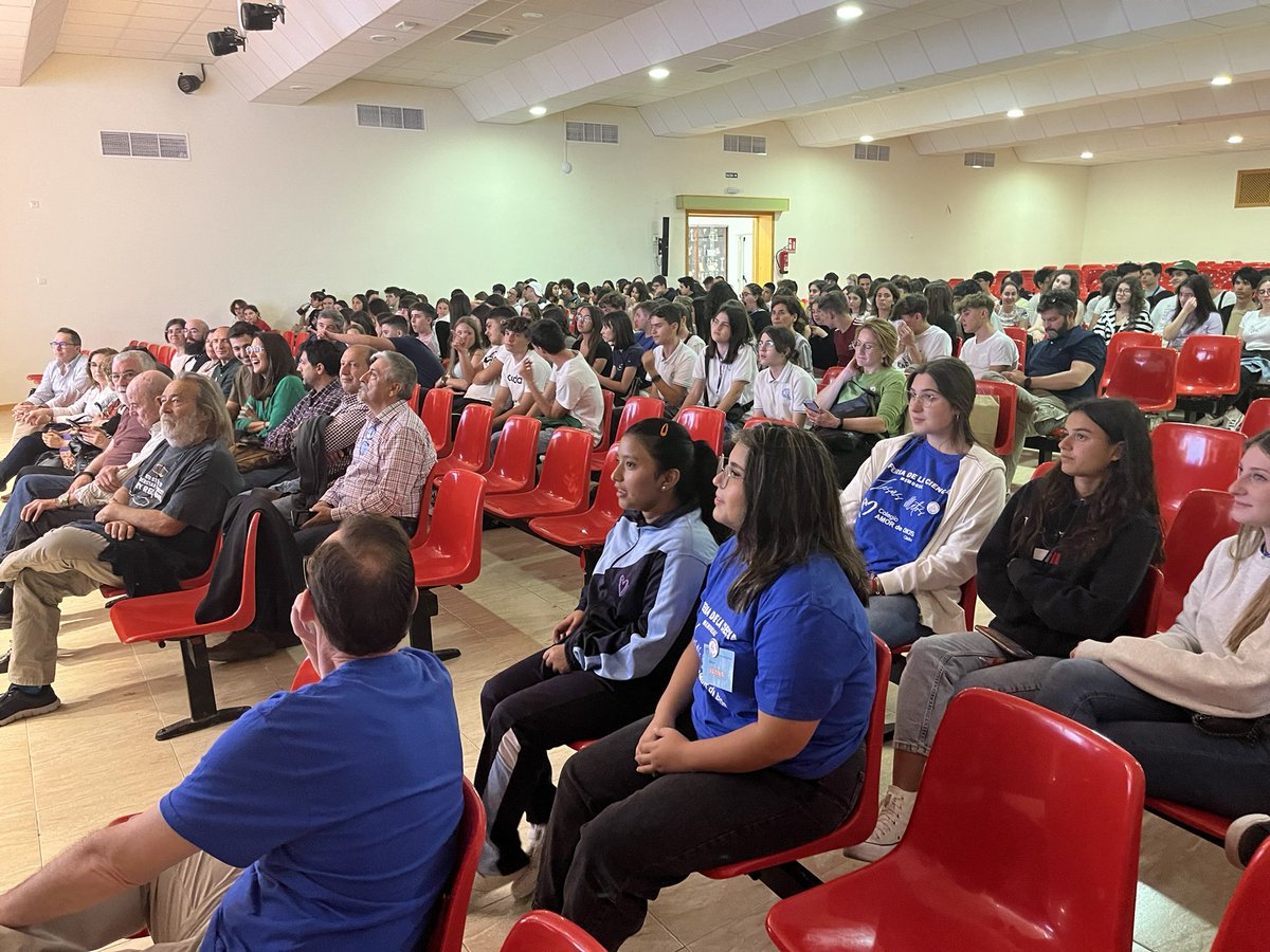 SergioRomeroJ's tweet image. Comienzan las ponencias de expertos divulgadores científicos venidos toda España que, con la colaboración del #IAJ, mostrarán sus conocimientos a los alumnos participantes en el II Memorial Jesús Matos - Feria de la Ciencia en #Cádiz.

👉Por streaming en alumnosinvestigadores.com