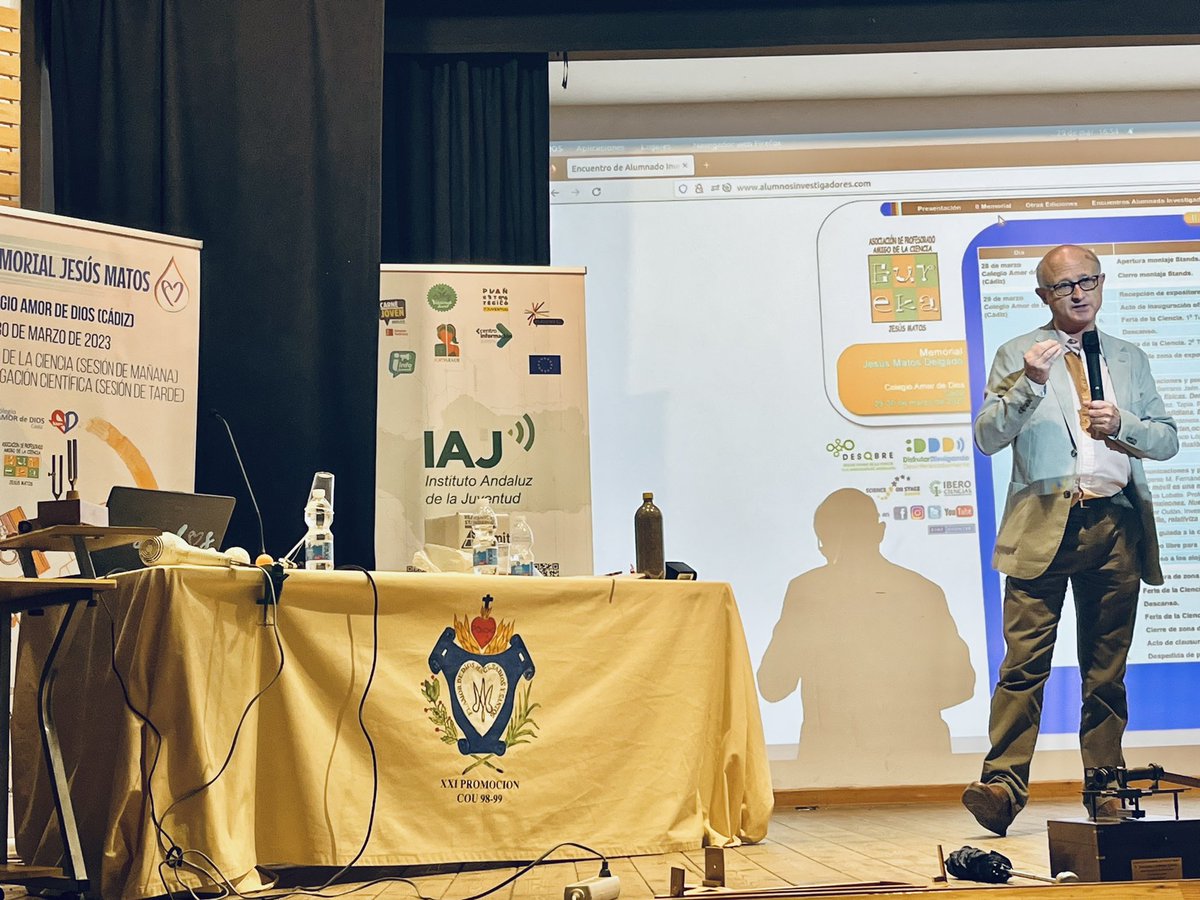 SergioRomeroJ's tweet image. Comienzan las ponencias de expertos divulgadores científicos venidos toda España que, con la colaboración del #IAJ, mostrarán sus conocimientos a los alumnos participantes en el II Memorial Jesús Matos - Feria de la Ciencia en #Cádiz.

👉Por streaming en alumnosinvestigadores.com