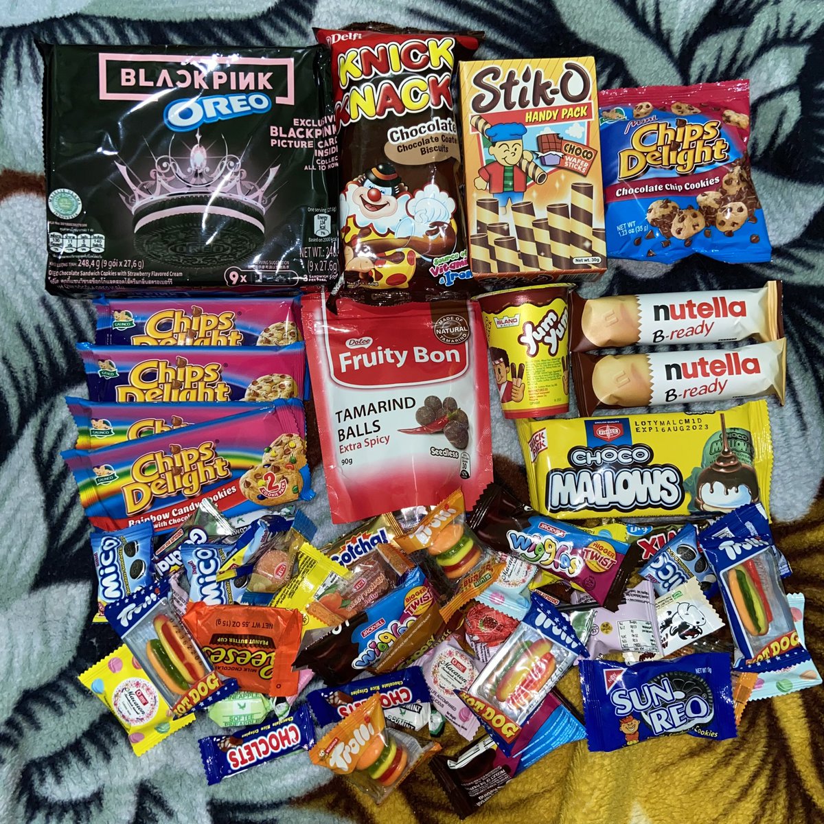 jooheoney17's tweet photo. [HELP RT] 

CARE PACKAGE GIVEAWAY 💓

LIKE AND RT
prizes in the photo

(winner must be willing to pay for the LSF)
ENDS IN 72hrs https://t.co/Ar8bOHzA15
