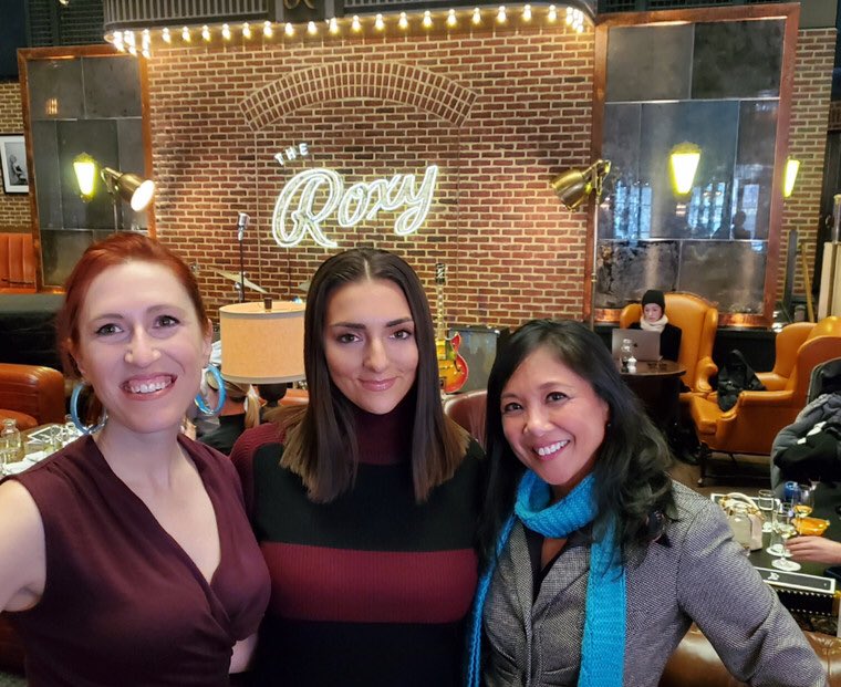jennaquino25's tweet photo. The Great Audiobook Adventure & Momentum Club community lunch yesterday at The Roxy! Thank you to John McElroy, Laura Jennings, Allison Light, Jessica Kaye, Stephanie Cicatiello, and Tavia Gilbert for attending. #actor #voicesctor #narrator #APAC2023 #loveaudiobooks #community https://t.co/gXfGbqUjEo