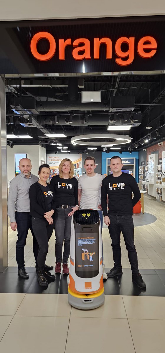 BarbaraWilk7's tweet photo. Przyjechał oczekiwany gość #RobotPUDU w Galerii Gemini Tarnów. Zapraszamy do Salonu Orange. https://t.co/C1d3cB1ohz
