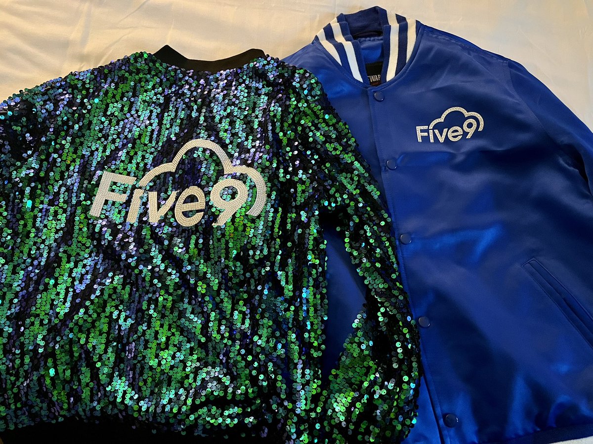 LisaLisajm5's tweet photo. Day 3 of #EnterpriseConnect with #Five9. Decisions, decisions 🙂 #Five9Sparklette https://t.co/mvDLWCRVz9