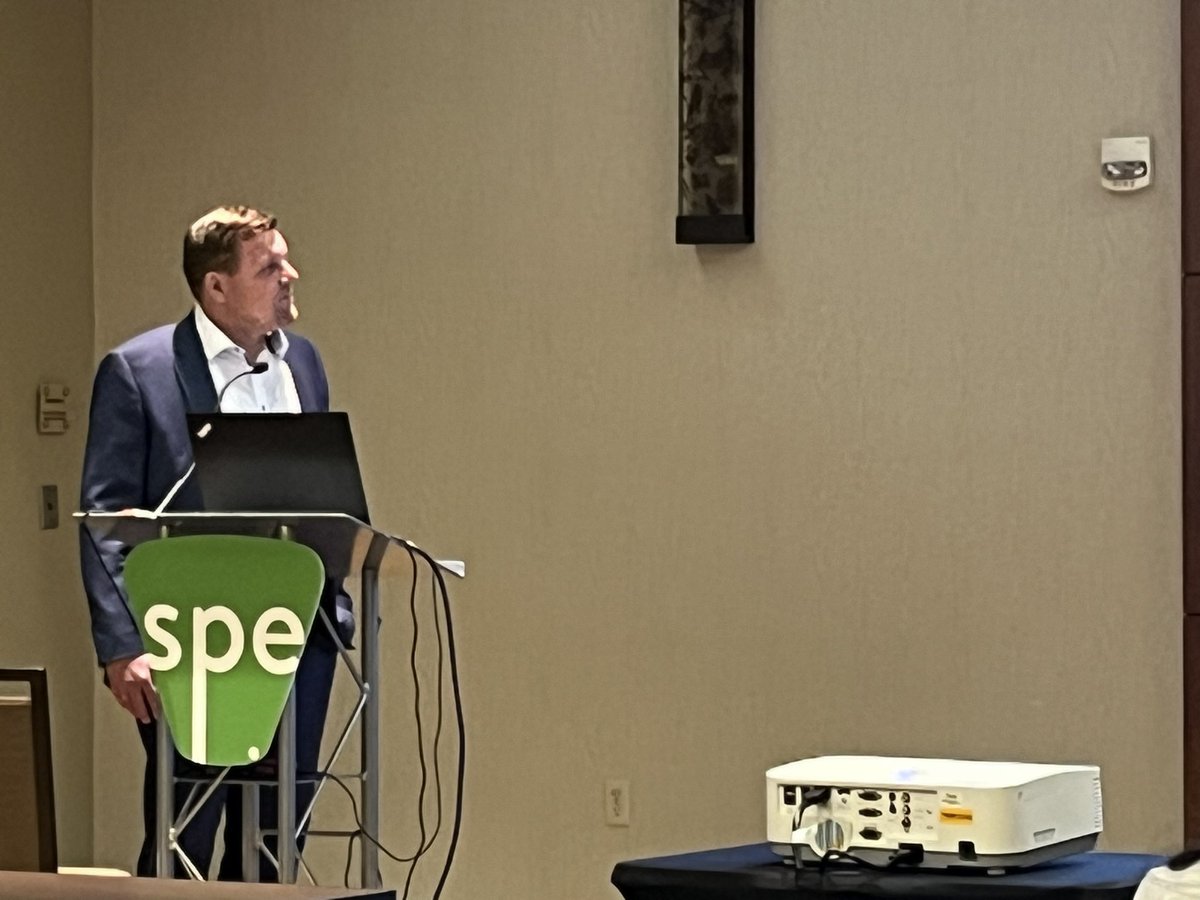 fesposito22's tweet photo. Ralf-Urs Giesen of U of Kassel at #antec23 … @4SPE_Plastics @SPE_MPD https://t.co/yKlHEB7TYU