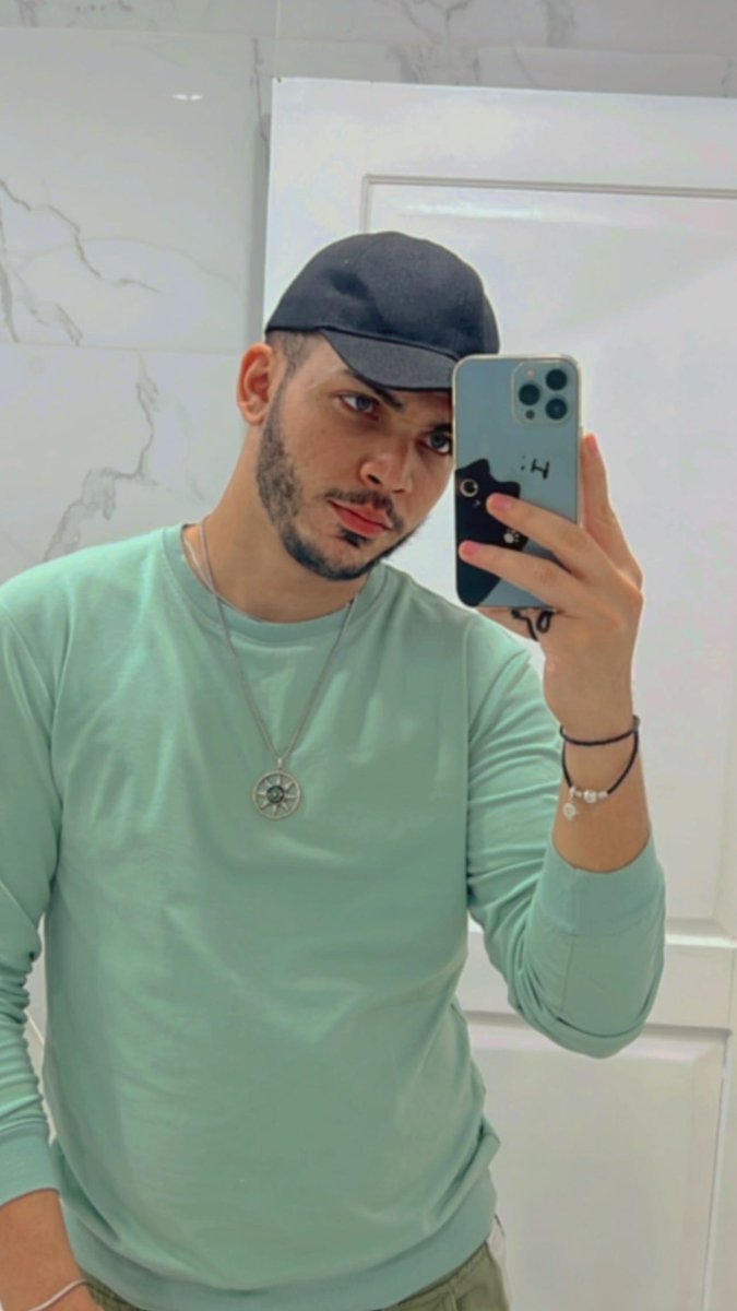 Orlandany's tweet photo. pronouns   : he/him
height          : 6'1"
shoe size    :10.5-11
zodiac          : Sol♒️Luna♈️Asc♊️
smoke         :  Social
tattoos        : No hay, aun 🌚
piercings    : Si uno en la Ñ… JK
fav color     : ROJO❤️
fav drink     : Jugo de chinola 🥺

if you, see this do it https://t.co/hYxFzs7sKZ