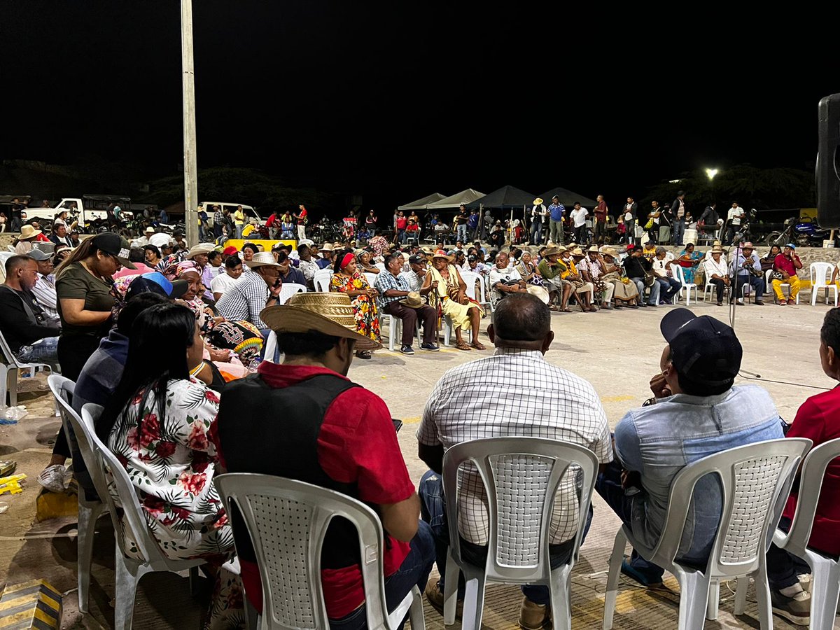 carlosevilmap's tweet photo. El paro en #LaGuajira llega a su 4 día trayendo cancelacion de reservas a hoteles,  y la caída del turismo, lo que sin duda afectará los ingresos de cada comerciante en la región. 

Acá siguen esperando respuestas del Gobierno Nacional, los han dejado esperando 2 días seguidos. https://t.co/DpyQ74qG1K