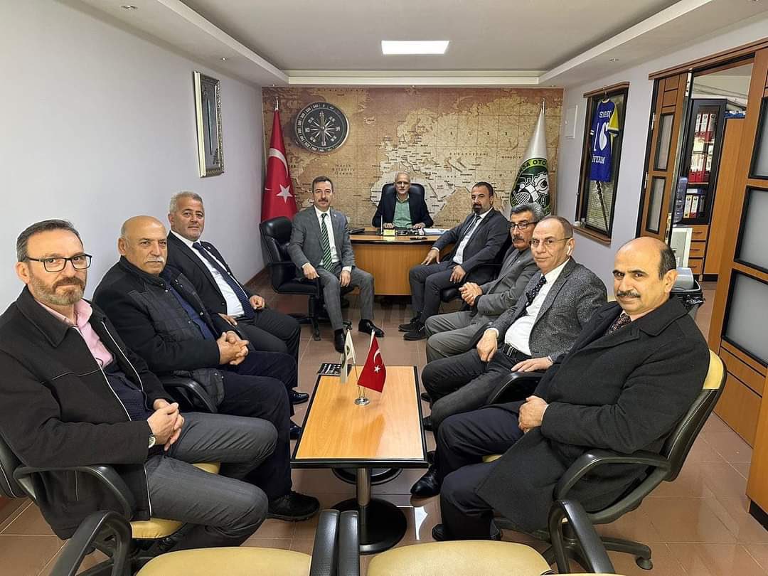 Bursa Yıldırım İlçe Başkanı Sn Serkan Beklen, Sn Hasan Toktaş, Sn Erkan Soyak, Sn Ali İrfan Kılıç, Sn Yılmaz Gürsen, il ve ilçe Yöneticileri tarafından Bursa Oto Tamircileri Esnaf ve Sanatkarlar Odası Başkanı Sn. Mustafa Geç ziyaret edildi. Esnafın sorunları konuşuldu.