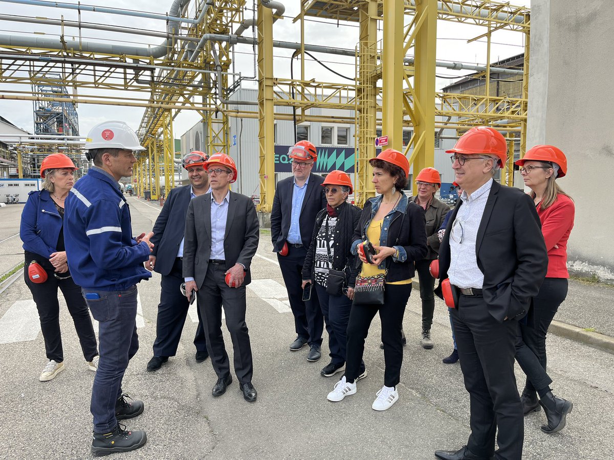 TOUBEAUfred's tweet photo. Journée à #Roussillon sur le secteur de la chimie 🧪 (Emploi - Compétences - Formation)
👉 Visite du Campus de la chimie 
👉 Rencontre avec nos collègues de l’agence Pôle emploi de #Roussillon
👉 Visite de l’entreprise @seqens_group 
👉 Rencontre avec le GIE de la Chimie OSIRIS https://t.co/FOPQYlnhOv