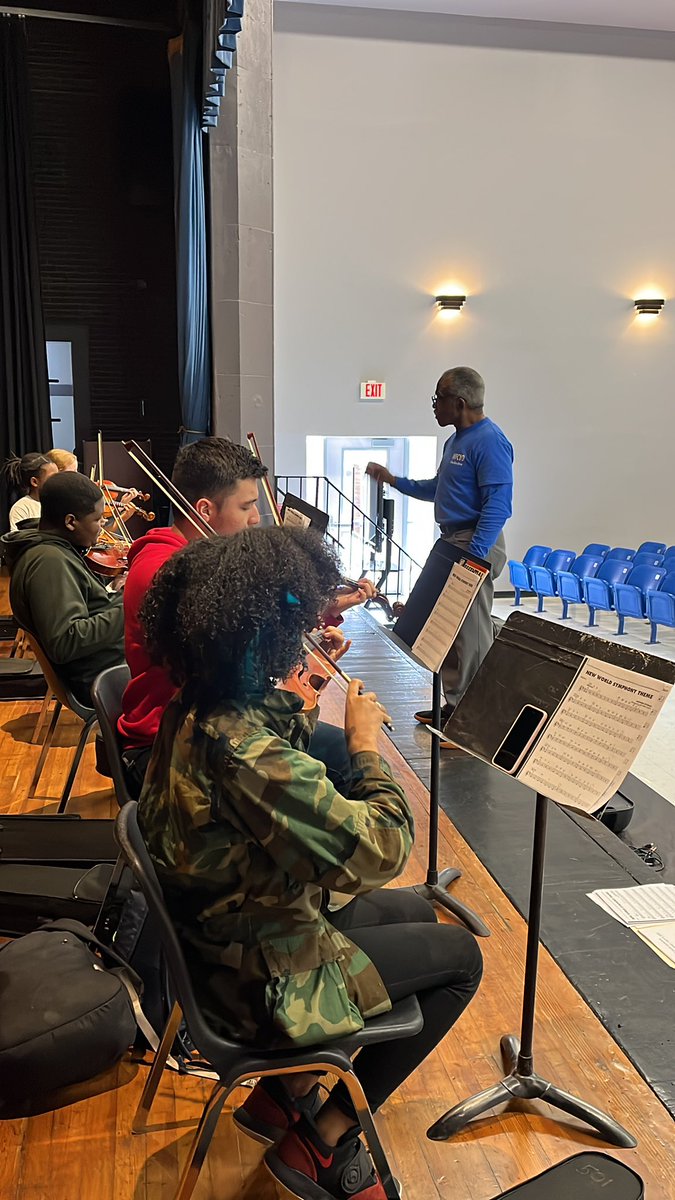 One week until our VCS Middle School Orchestra premieres at the Adcock Auditorium at the Center for Innovation  on 4/5 at 5:00.  Join these @StemEarly and @VCMiddle students at this FREE performance. @VanceCoSchools @NCArtsCouncil @NEAarts @WFCYO_NC #ArtsinVCS