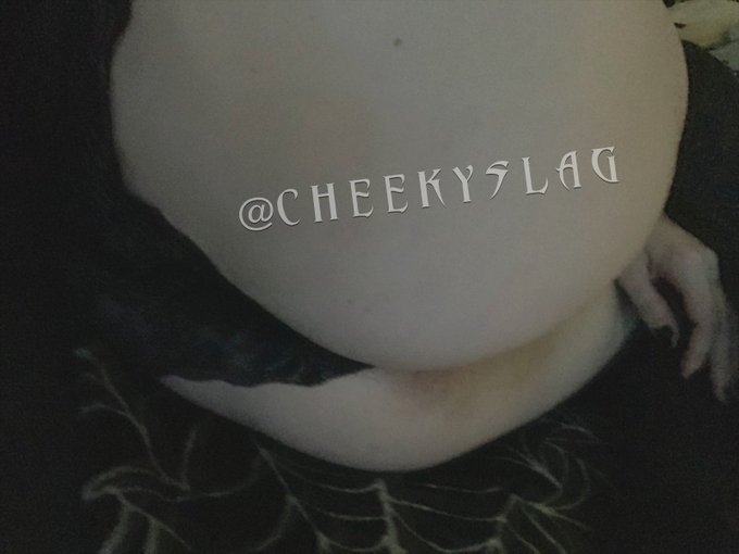 🎆❄️🖤🦇Cheeky Slag🦇🖤❄️🎇 - 2 pic. T ‘n A ✨🍈🍈🍑 https://t.co/BImieKs2YB