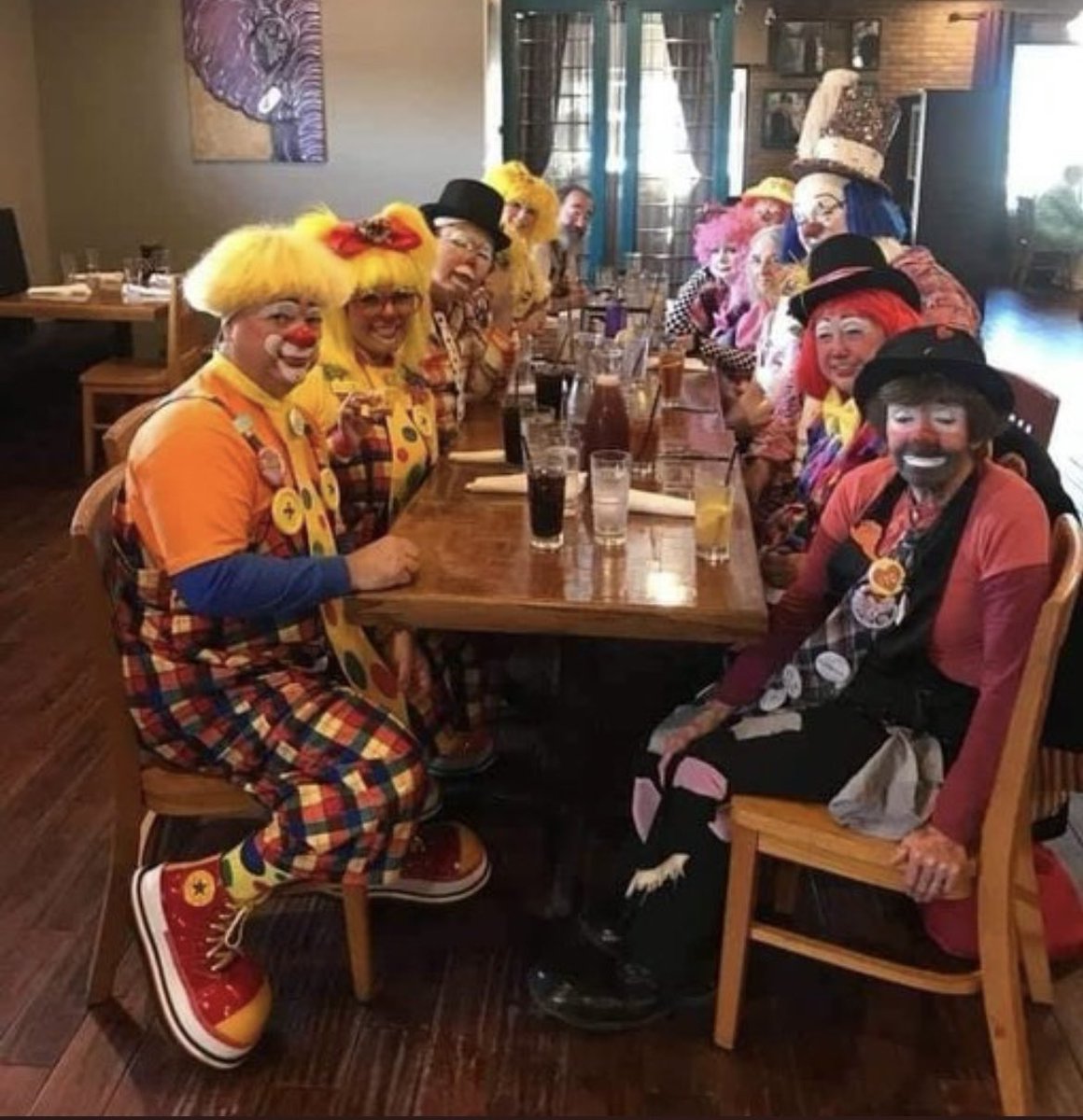Trudeau's Liberal caucus met for dinner after yesterday's #BudgetDay2023.

This is the only pic that was released to the public.