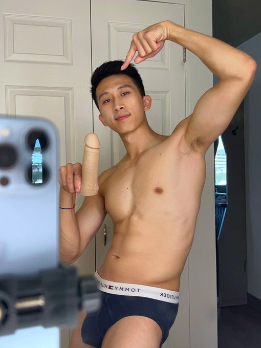 Say hi to my clones. https://t.co/ZLsOi7pbfd