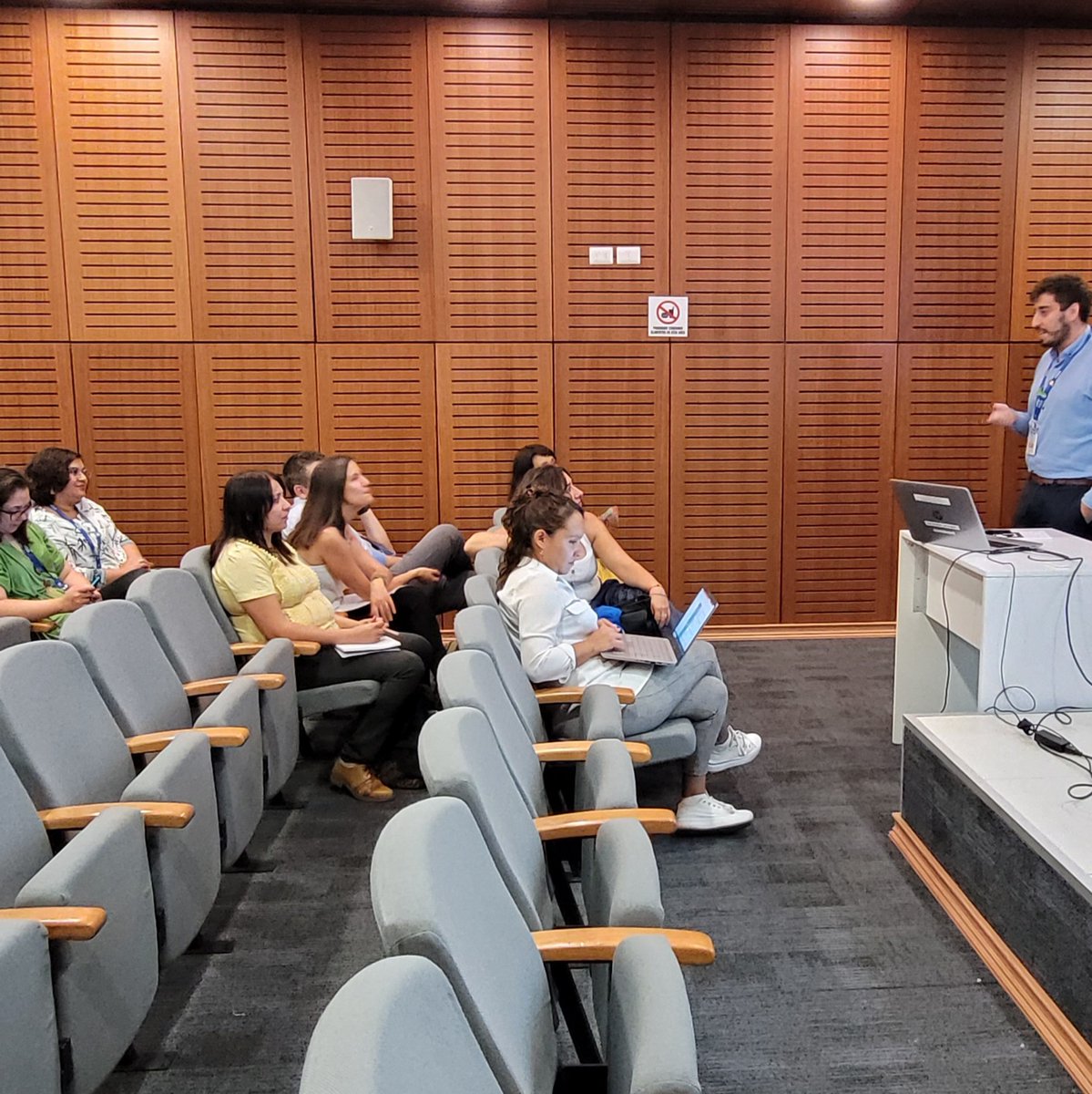 proyecto_helo's tweet photo. El día ayer estuvimos reunidos con @CENSChile, en el marco de avanzar en una colaboración de análisis de perfiles laborales, con el objetivo de que nuestros equipos cuenten con las competencias necesarias para la Transformación Digital. https://t.co/uPDSOG9jGd