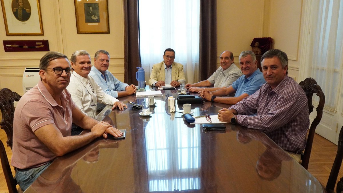 CaffaroOsvaldoR's tweet photo. Reunión con Rubén Falabella Pte. de la #UIZ y la #CEZ en la que hemos trazado en conjunto, lineamientos a corto plazo para fortalecer este sector tan importante para el desarrollo productivo de #Zárate y generar nuevas oportunidades para la industria, en especial para las Pymes. https://t.co/PewvjkJRyL