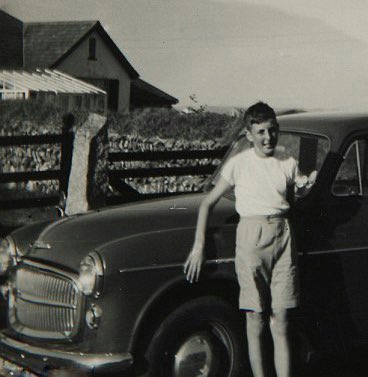 Rootes_Group's tweet image. A big Happy 80th Birthday to comedy genius Eric Idle, seen here with his family’s first car. A fine choice we reckon. 

#HillmanMinx #RootesGroup.