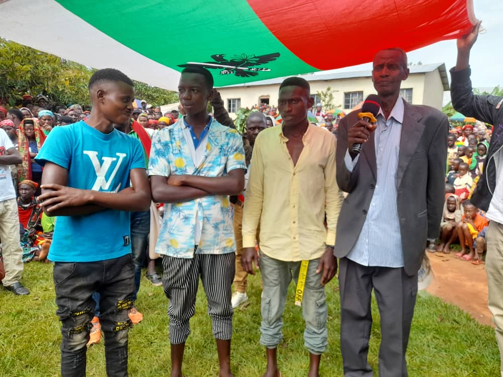 CnddFddButanyer's tweet photo. #Birundi 29/3/2023
Mubikorwa arimwo vyogusuzuma inamanshingiro murikomin #Muhanga,umunyamabanga wa @CnddFdd muntara ya #Kayanza unominsi yagendey imitumba ya #Mbogwe,#Kanyundo,#Masanze,#Gatozo na #Mibazi.kumitumba 30 igiz komine #Muhanga ari nayo yanyuma hasigay 10
@R_Ndikuriyo https://t.co/6lvFNY3SL3