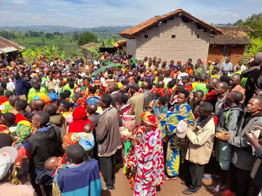 CnddFddButanyer's tweet photo. #Birundi 29/3/2023
Mubikorwa arimwo vyogusuzuma inamanshingiro murikomin #Muhanga,umunyamabanga wa @CnddFdd muntara ya #Kayanza unominsi yagendey imitumba ya #Mbogwe,#Kanyundo,#Masanze,#Gatozo na #Mibazi.kumitumba 30 igiz komine #Muhanga ari nayo yanyuma hasigay 10
@R_Ndikuriyo https://t.co/6lvFNY3SL3